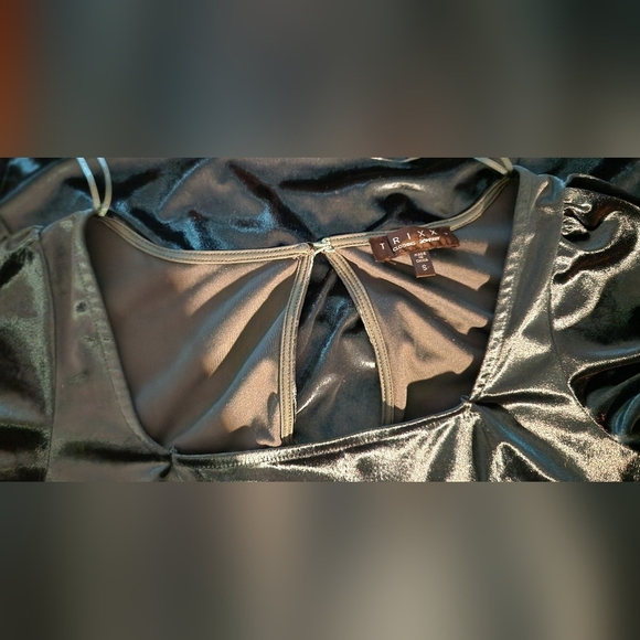 Trixxi Small Green Velvet Empire Waist Dress - Picture 3 of 5